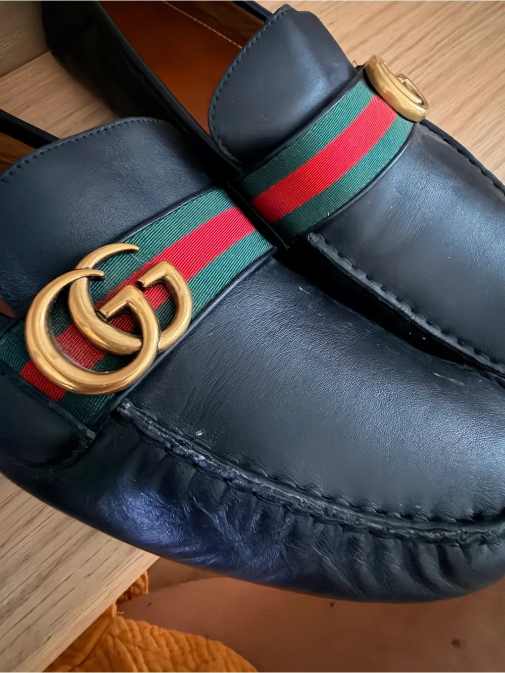 Black Leather Gucci Men’s Slip-On Loafers with Green-Red Webbing size 11